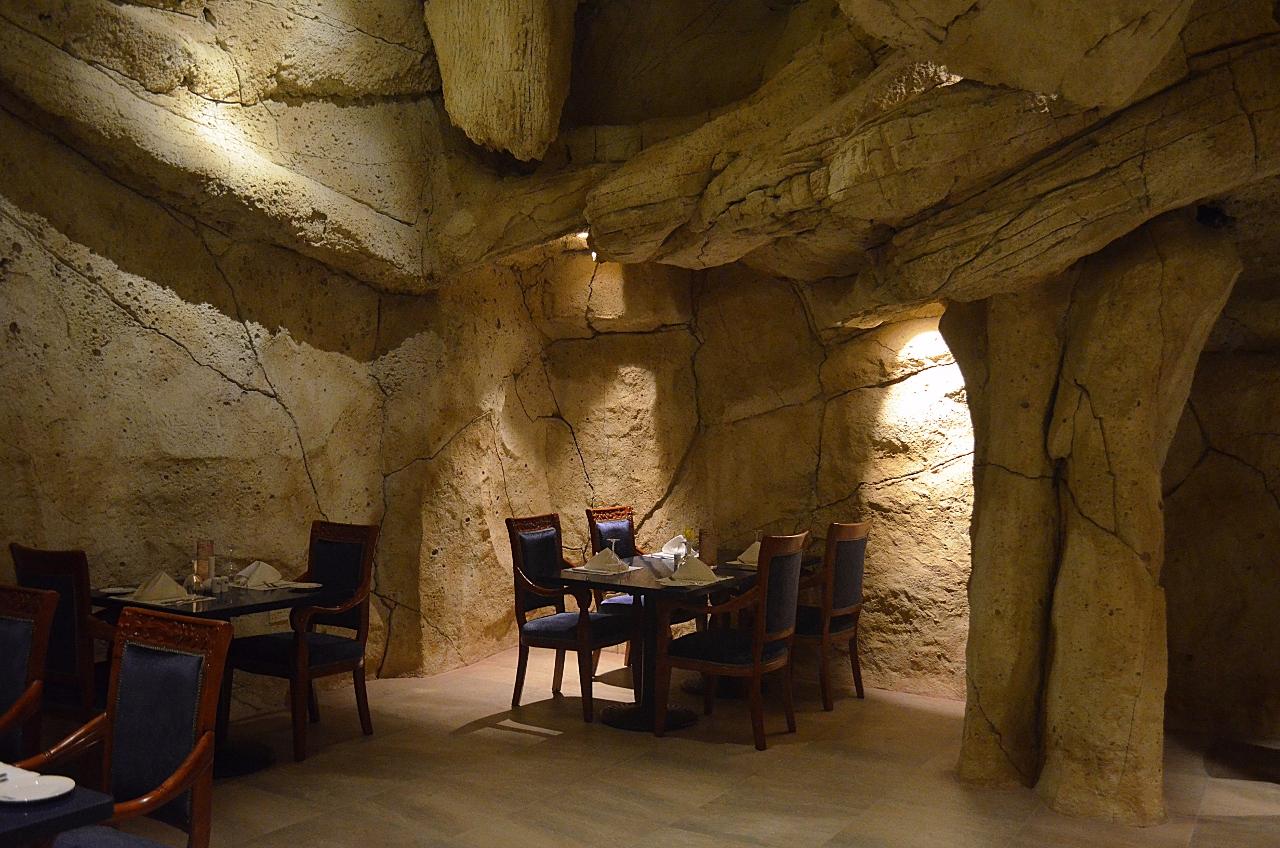 cave restaurant tours
